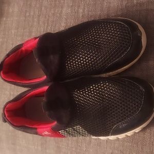 Kids size 31, black and red sneakers Asian Adidas yundong